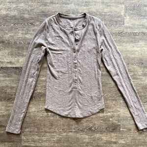 American Eagle Ribbed Long Sleeve Henley in Brown